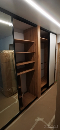 Spintos su stumdomomis ir varstomomis durimis • Drabužinių gamyba pagal užsakymą
