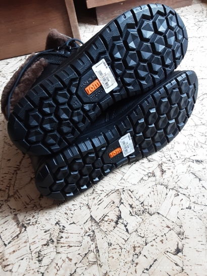 Nauji moteriški batai