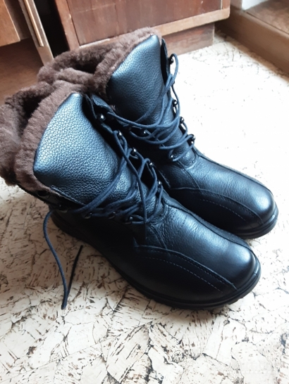 Nauji moteriški batai