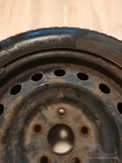 2 žieminės BF Goodrich padangos su ratlankiais nuo Corolla Verso