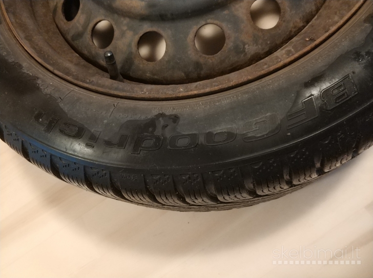 2 žieminės BF Goodrich padangos su ratlankiais nuo Corolla Verso