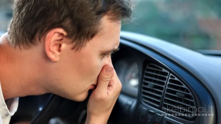 Kvapų naikinimas automobilyje