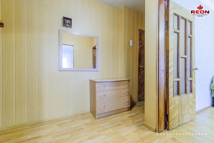 NUOMOJAMAS JAUKUS IR ŠILTAS 1 KAMBARIO 40 m² BUTAS ŠEŠKINĖJE, GELVONŲ GATV