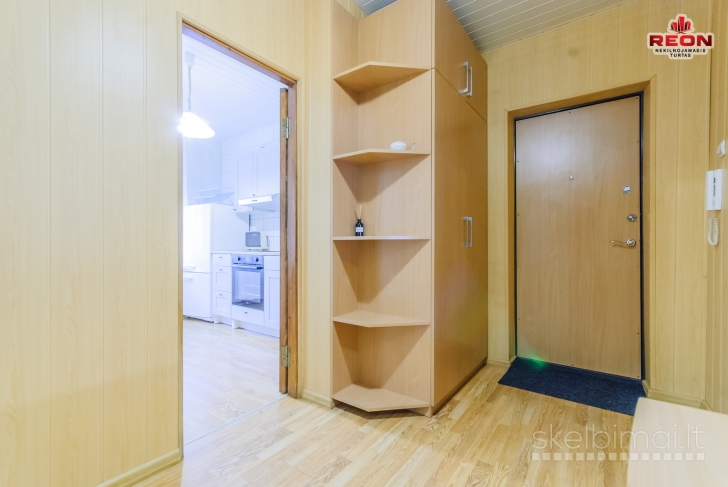 NUOMOJAMAS JAUKUS IR ŠILTAS 1 KAMBARIO 40 m² BUTAS ŠEŠKINĖJE, GELVONŲ GATV