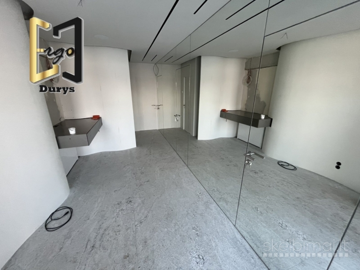 Vidaus durys įvairiomis spalvomis estetika susitinka su funkcionalumu 