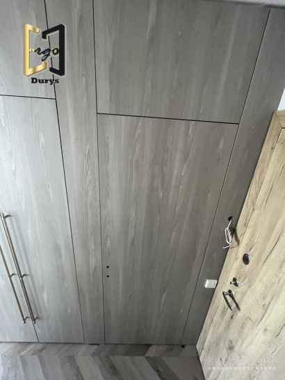 Vidaus durys įvairiomis spalvomis estetika susitinka su funkcionalumu 