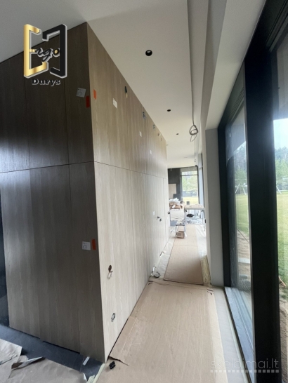 Vidaus durys įvairiomis spalvomis estetika susitinka su funkcionalumu 