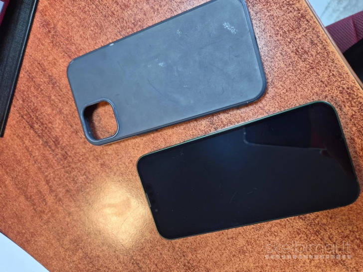 Parduodami nešiojamieji kompiuteriai MacBook