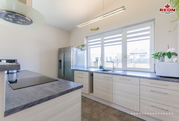 PARDUODAMAS VIENO AUKŠTO NAMAS DIDELIAME SKLYPE, ITIN RAMIOJE VIETOJE, LEVIDON