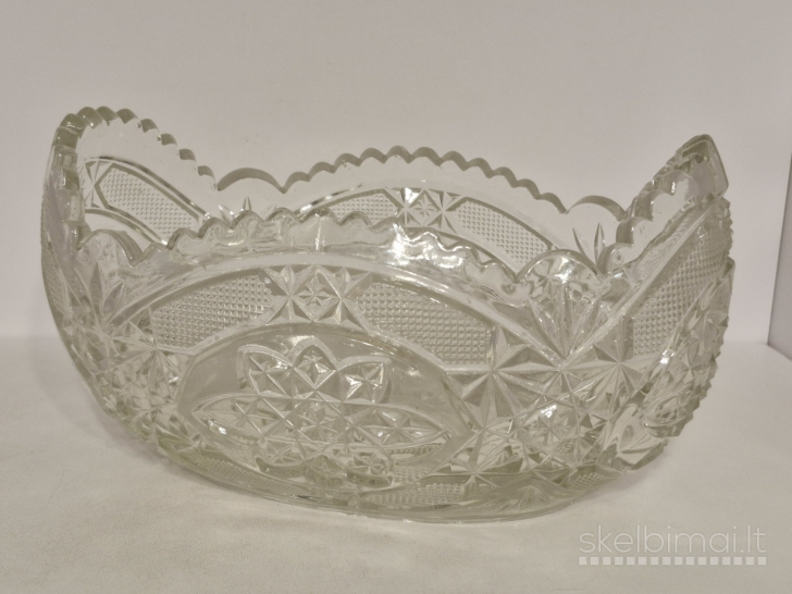 Stiklinis presuoto stiklo dubuo apie 23cm.