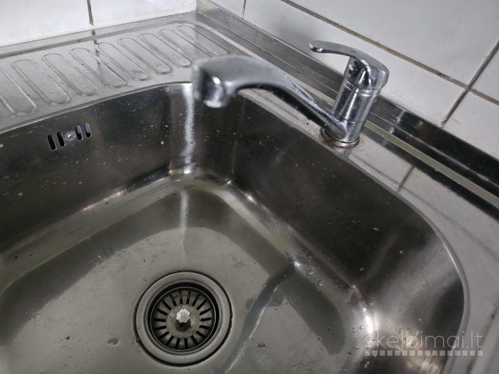 Virtuvės kriauklė su maišytuvu