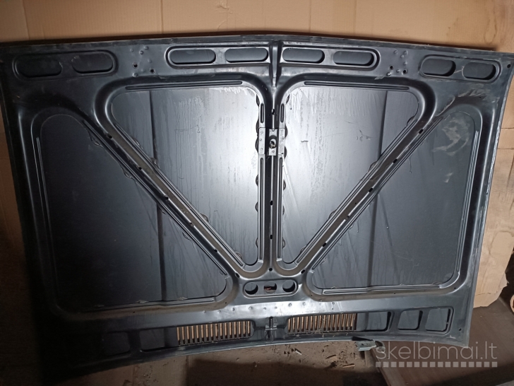 Priekinis variklio dangtis