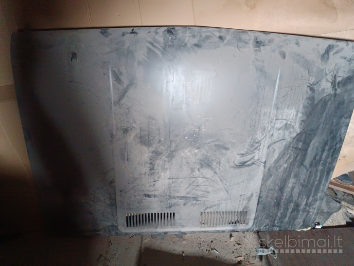 Priekinis variklio dangtis