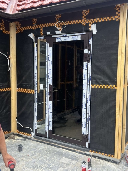 A++ klasės aliuminės lauko durys – šiltos, saugios | Sandėlyje / pagal užsakymą