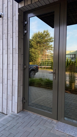 A++ klasės aliuminės lauko durys – šiltos, saugios | Sandėlyje / pagal užsakymą