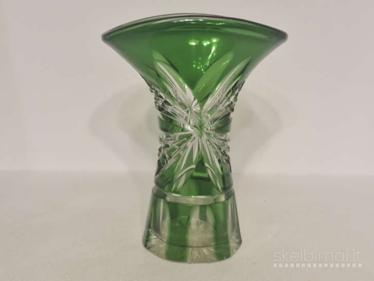 Žalia pjauto stiklo / kristalo vaza ~ 16,5cm.