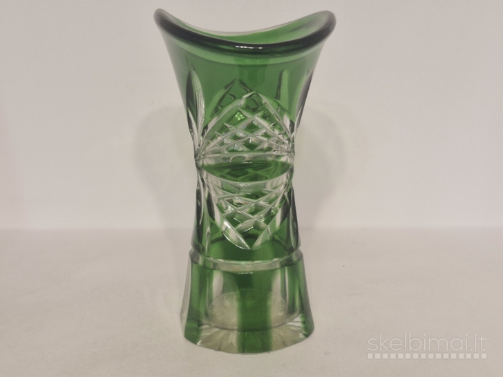 Žalia pjauto stiklo / kristalo vaza ~ 16,5cm.