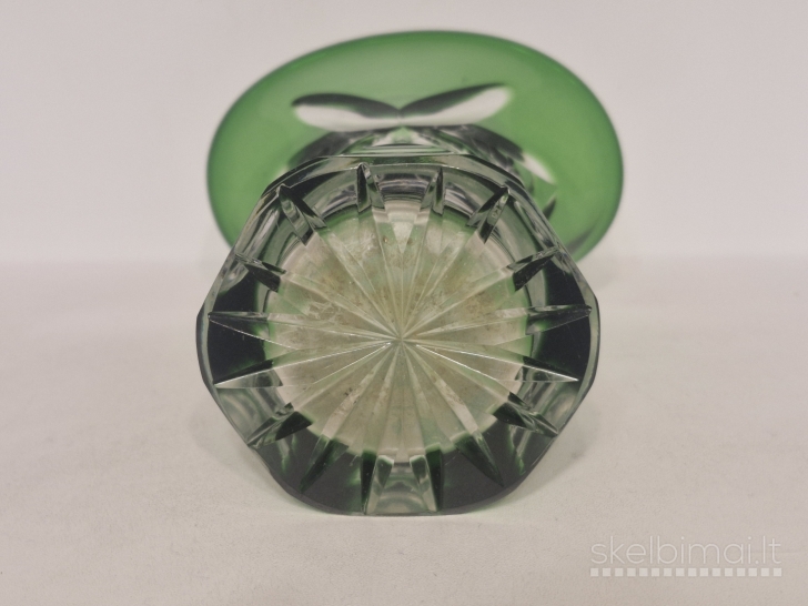 Žalia pjauto stiklo / kristalo vaza ~ 16,5cm.