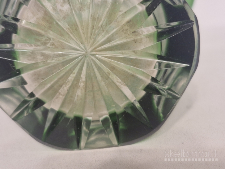 Žalia pjauto stiklo / kristalo vaza ~ 16,5cm.