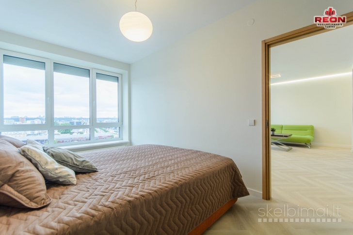 ŠVIESUS, ŠILTAS TRIJŲ KAMBARIŲ BUTAS PO REMONTO LAUKIA NAUJŲ ŠEIMININKŲ!