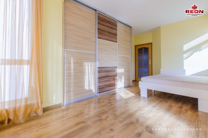 NUOMOJAMAS ŠVIESUS DVIEJŲ KAMBARIŲ BUTAS Š. MIESTELYJE!