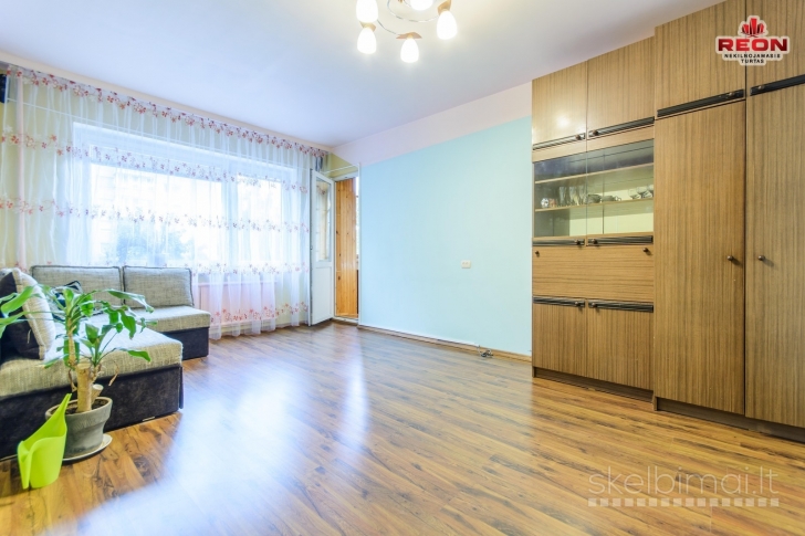 ERDVUS, ŠVIESUS, TVARKINGAS 3 IZOLIUOTŲ KAMBARIŲ BUTAS ŠEŠKINĖJE!