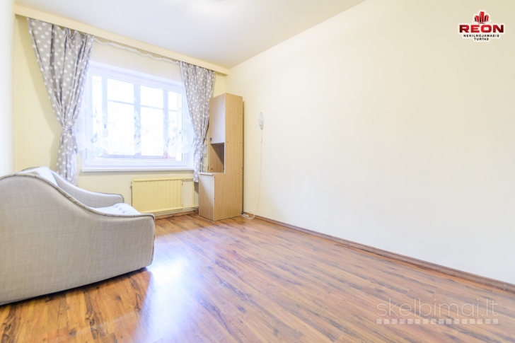 ERDVUS, ŠVIESUS, TVARKINGAS 3 IZOLIUOTŲ KAMBARIŲ BUTAS ŠEŠKINĖJE!