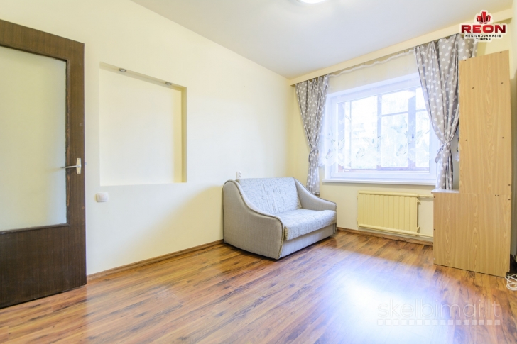 ERDVUS, ŠVIESUS, TVARKINGAS 3 IZOLIUOTŲ KAMBARIŲ BUTAS ŠEŠKINĖJE!