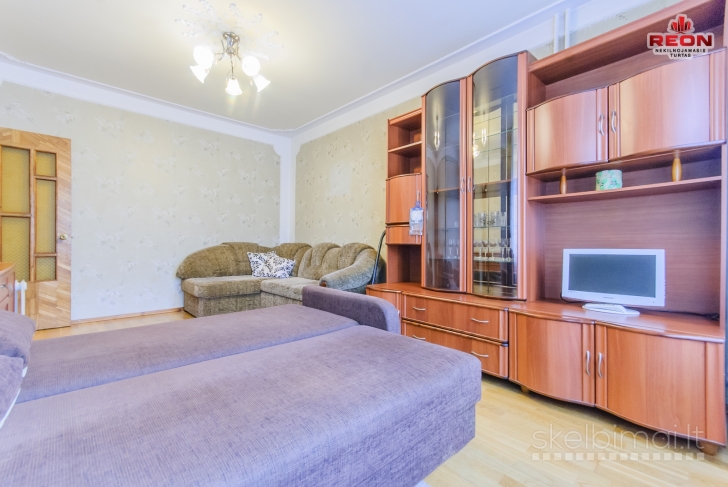 NUOMOJAMAS JAUKUS IR ŠILTAS 1 KAMBARIO 40 m² BUTAS ŠEŠKINĖJE, GELVONŲ GATV