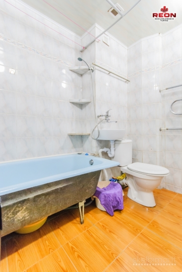 NUOMOJAMAS JAUKUS IR ŠILTAS 1 KAMBARIO 40 m² BUTAS ŠEŠKINĖJE, GELVONŲ GATV