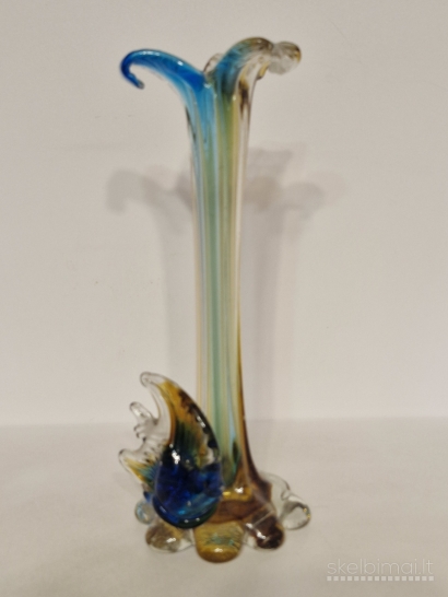 Murano stiliaus rankų darbo stiklo vaza su žuvies dekoru apie 24cm.