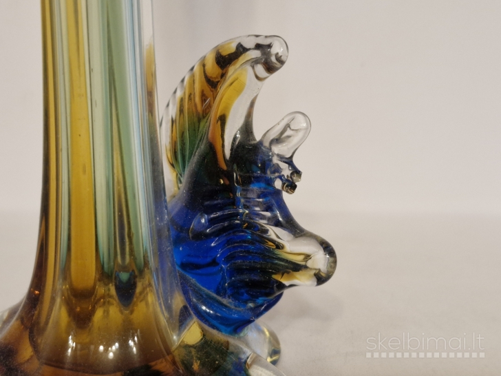 Murano stiliaus rankų darbo stiklo vaza su žuvies dekoru apie 24cm.