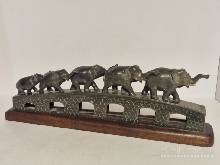 Rankų darbo dramblio procesijos skulptūra iš akmens ~ 32,5cm.