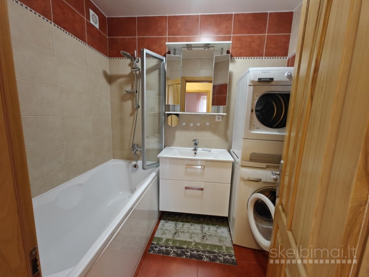 Nuomojamas 3 kambarių butas Dragūnų gatvėje 