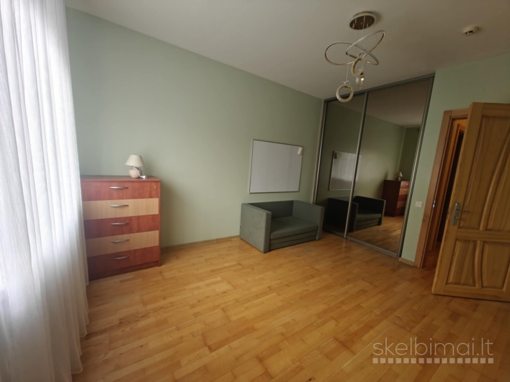 Nuomojamas 3 kambarių butas Dragūnų gatvėje 