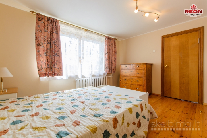 Nuomojamas jaukus 3 izoliuotų kambarių butas antakalnyje.