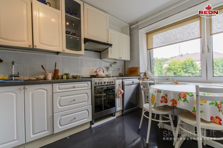 Nuomojamas jaukus 3 izoliuotų kambarių butas antakalnyje.