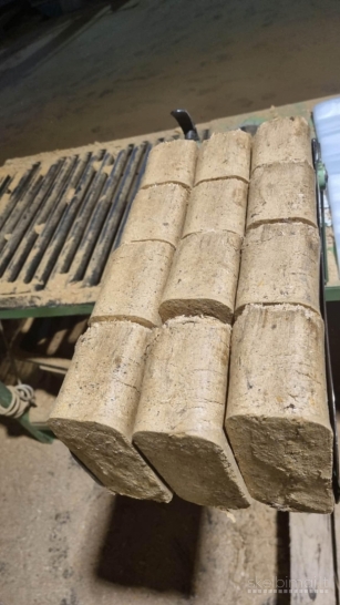 Granules 255eur briketai 199eur anglis,durpiu briketai