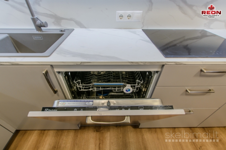 IŠNUOMOJAMAS JAUKUS 2 KAMBARIŲ BUTAS SU DIDELE TERASA!