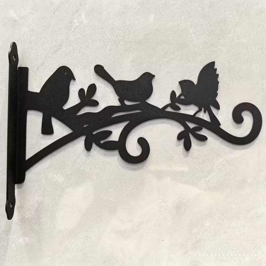 2 vnt. juodi metaliniai augalų pakabinimo laikikliai su paukščių dizainu