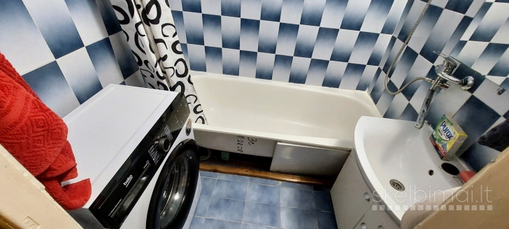 1 kambario su holu ir erdviu balkonu