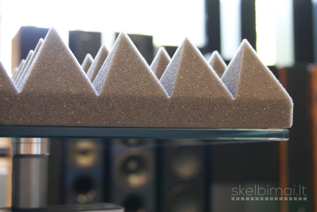 Nepalaikantis degimo akustinis porolonas „PIRAMIDĖS-F“ garso izoliacija