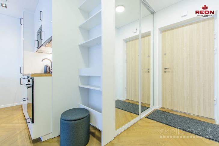 IŠNUOMOJAMAS KOKYBIŠKAI IR PATOGIAI ĮRENGTAS 2 KAMBARIŲ BUTAS.