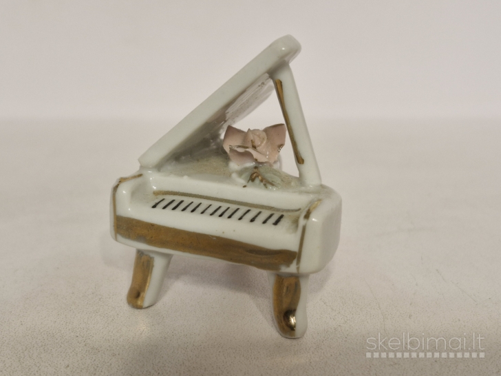 Porcelianinė fortepijono figūrelė Foreign apie 5,5cm.