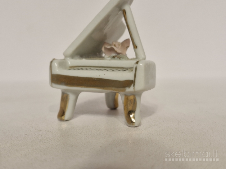 Porcelianinė fortepijono figūrelė Foreign apie 5,5cm.
