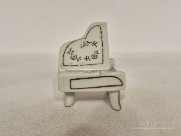 Porcelianinė fortepijono figūrelė Foreign apie 5,5cm.