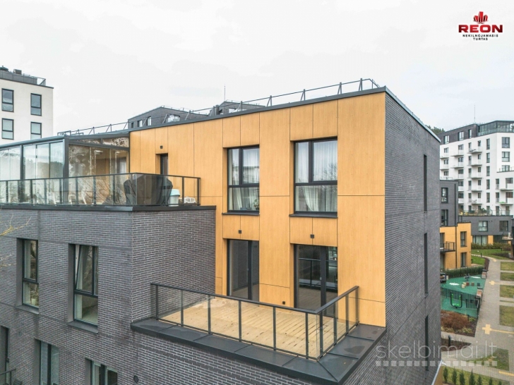 PARDUODAMAS IŠSKIRTINIS 4 KAMBARIŲ BUTAS SU DIDELE TERASA ŽVĖRYNE!