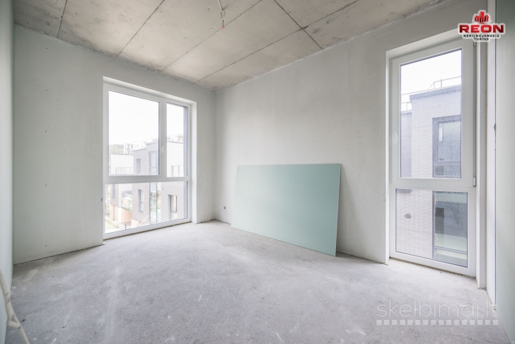 PARDUODAMAS IŠSKIRTINIS 4 KAMBARIŲ BUTAS SU DIDELE TERASA ŽVĖRYNE!