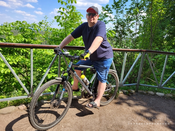 Vaikinas ieško merginos, su kuria galėtų kartu praleisti šventes.