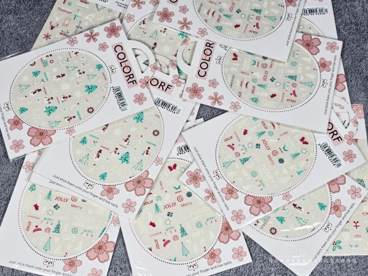 Kalėdiniai lipdukai nagams šviečiantys tamsoje